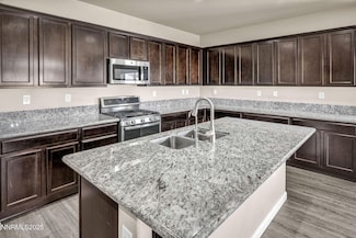 180 Walnut Dr, Fernley, NV 89408