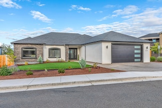 524 W La Strada, Medford, OR 97504