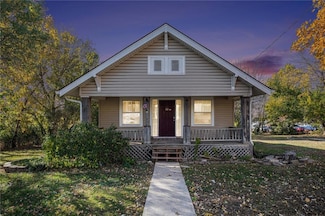 12418 3rd St, Grandview, MO 64030