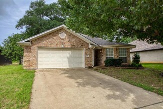 125 Settlers Ct, Palestine, TX 75801