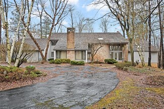 55 Stonewood Dr, Chagrin Falls, OH 44022