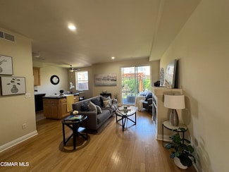 7132 Farralone Ave Unit 206, Canoga Park, CA 91303