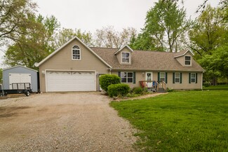 403 Buckles Grove Rd, Le Roy, IL 61752