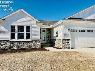 5409 Pintail Dr, Port Clinton, OH 43452
