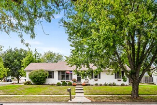 2905 Scarborough St, Bloomington, IL 61705