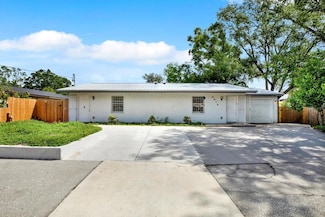 6816 Thomas Cir, Tampa, FL 33619