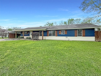 18 Belview St, Baytown, TX 77521