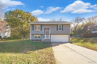2216 Gregory Dr, Pacific, MO 63069