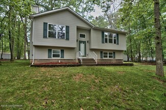 1120 Hunters Woods Dr, East Stroudsburg, PA 18301