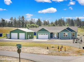 33455 Bing Ln, Warrenton, OR 97146