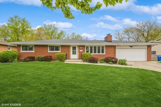 400 E Elizabeth Dr, Crown Point, IN 46307