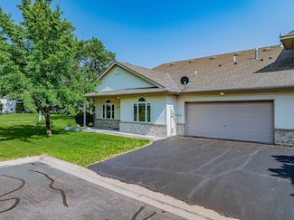 1152 Crystal Place W, Chaska, MN 55318