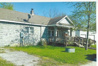 254 S Oak Ave, Sparta, MO 65753