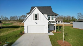 136 Firefly Ln, Opelika, AL 36801
