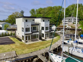 1 N Bailey Ave Unit 2, South Haven, MI 49090