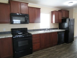 17857 Patrick St, Romulus, MI 48174