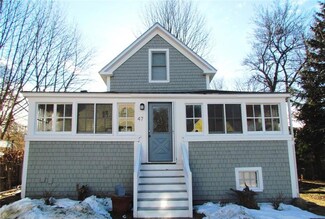 47 Luther St, Peaks Island, ME 04108
