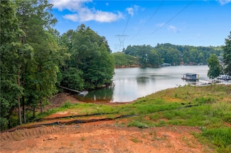 240 E Waters Edge Ln, West Union, SC 29696