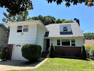 104 Phoenix St, Hempstead, NY 11550