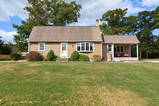 1 Little John Cir, Oxford, MA 01540