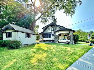 18 Revere Rd, Larchmont, NY 10538