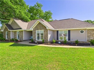 229 Owens Rd, Fort Mitchell, AL 36856