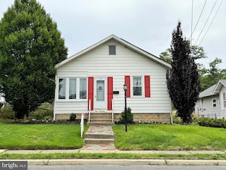 413 N Warwick Rd, Magnolia, NJ 08049