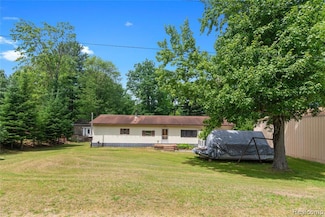 4175 Cherokee St, Gladwin, MI 48624