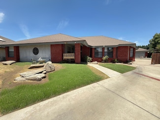 1450 W Brian Ln, Porterville, CA 93257