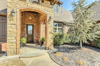 2241 W Mickey Dr, Mustang, OK 73064