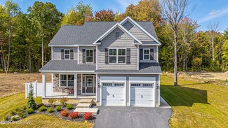 8 Olympia Ct, Mechanicville, NY 12118