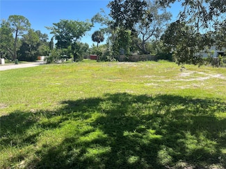 2414 Pelican Dr, Sarasota, FL 34237