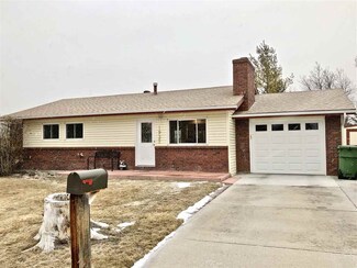 1932 Yucca Dr, Douglas, WY 82633