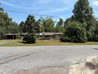 609 Lakegrove Rd, Wewahitchka, FL 32465