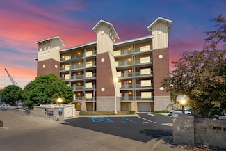 815 E Wells St Unit 403, South Haven, MI 49090