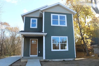 92 N State St, Sparta, MI 49345