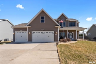 717 Deer Woods Dr, Davenport, IA 52802