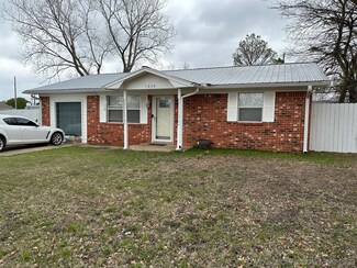 1820 W Tishomingo Ave, Sulphur, OK 73086