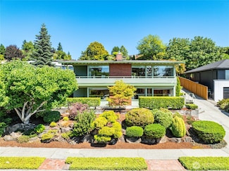 8712 Fauntlee Crest SW, Seattle, WA 98136
