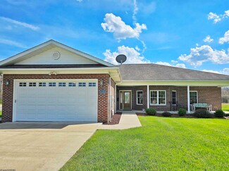 10 Monticello St, Elkins, WV 26241