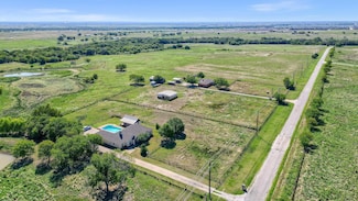 8016 Lights Ranch Rd, Pilot Point, TX 76258