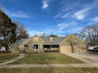 201 Hulin St, Charles City, IA 50616