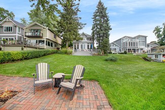 23631 N Shore Dr, Edwardsburg, MI 49112