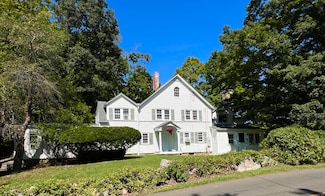 301 Haviland Rd, Stamford, CT 06903