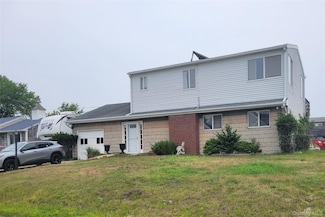 39 Barracuda Rd, East Quogue, NY 11942