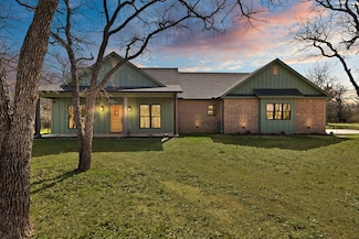 230 Silver Lakes Dr, Sunset, TX 76270