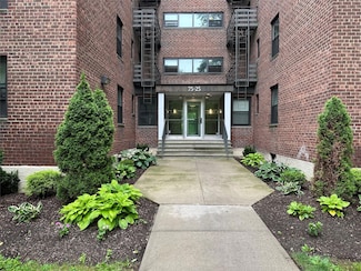 75-25 210th St Unit 4L, Oakland Gardens, NY 11364