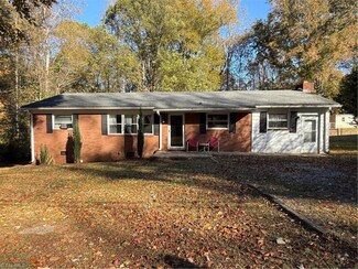 4659 Huntingwood Rd, Ramseur, NC 27316