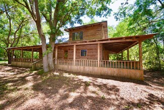 207 Smith Rd, Apalachicola, FL 32320
