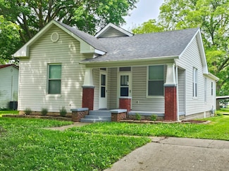 112 S Howard St, New Franklin, MO 65274
